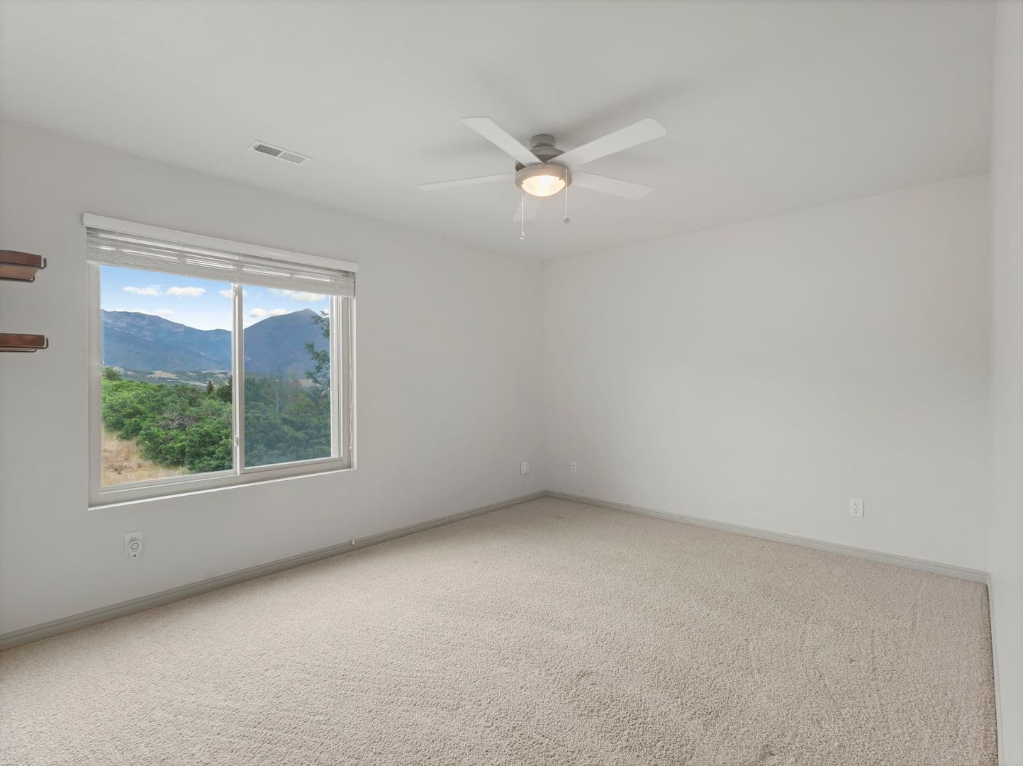 4 Bed / 3.5 Bath Spacious Home for Rent in Draper – Internet & Cable Included! — photo 19