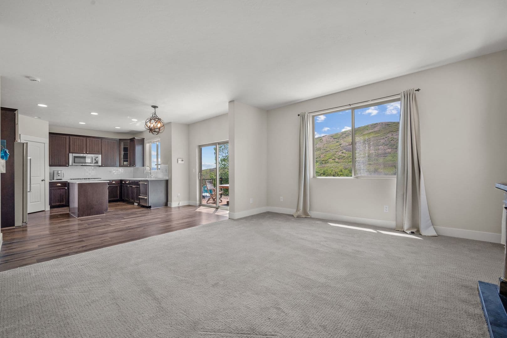 5 Bed / 3.5 Bath Home in Draper — photo 4