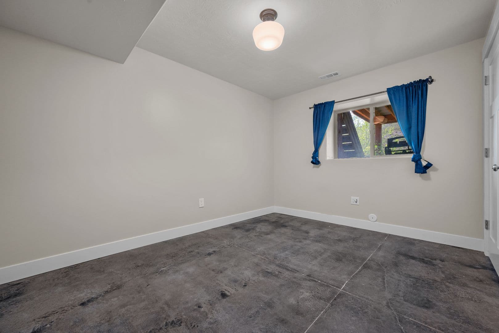 5 Bed / 3.5 Bath Home in Draper — photo 29