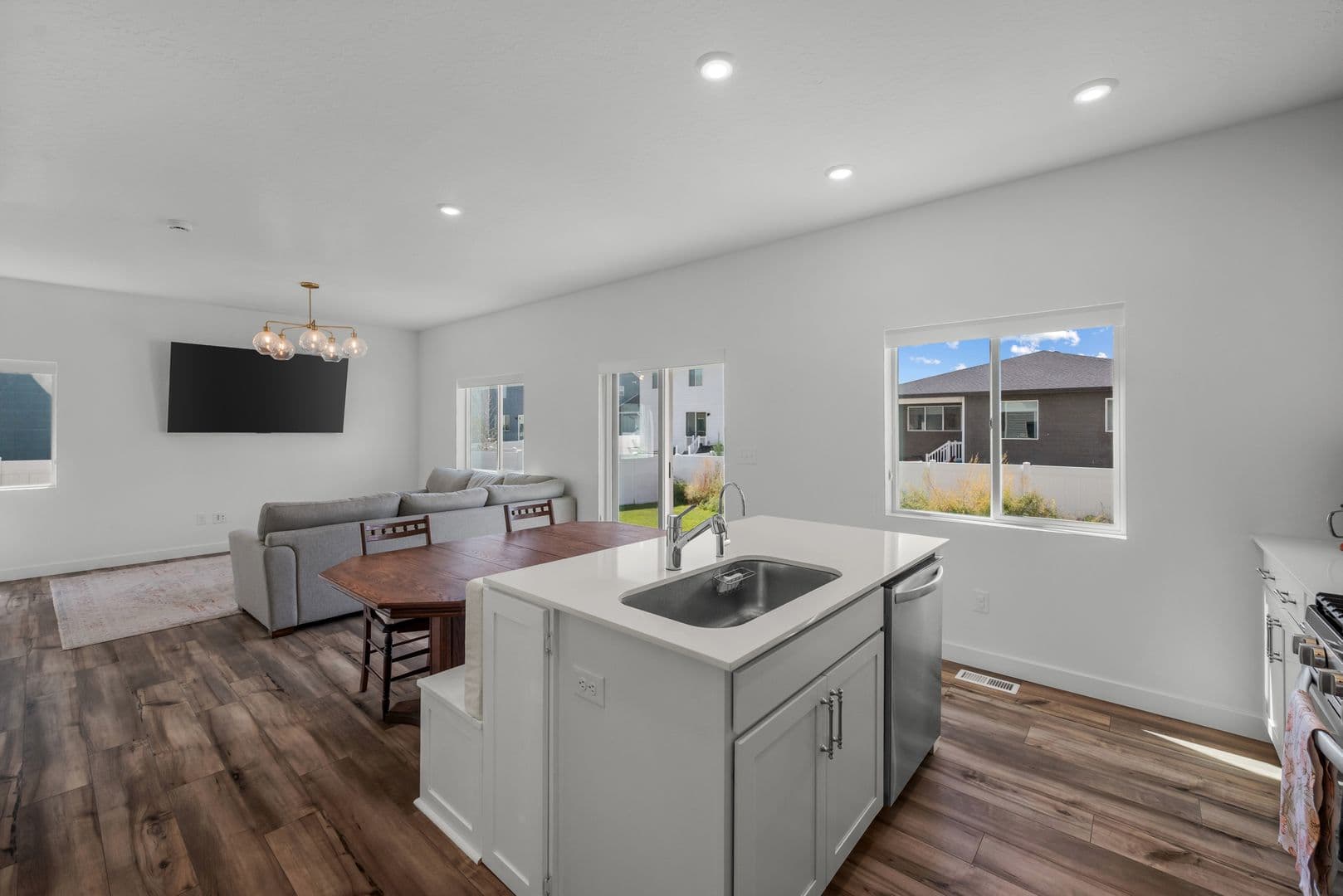 4 Bed / 3 Bath Home for Rent in Eagle Mountain — photo 10