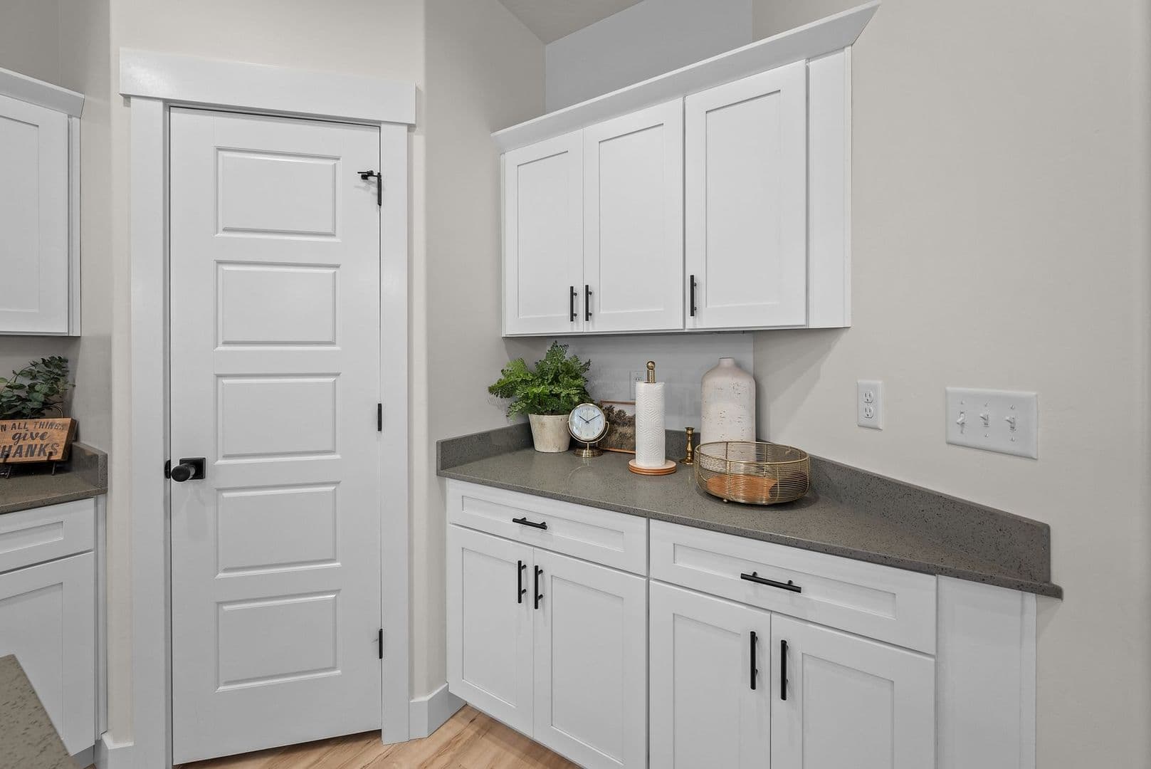 Master Bedroom with Private Bath in Lehi Townhome — photo 4