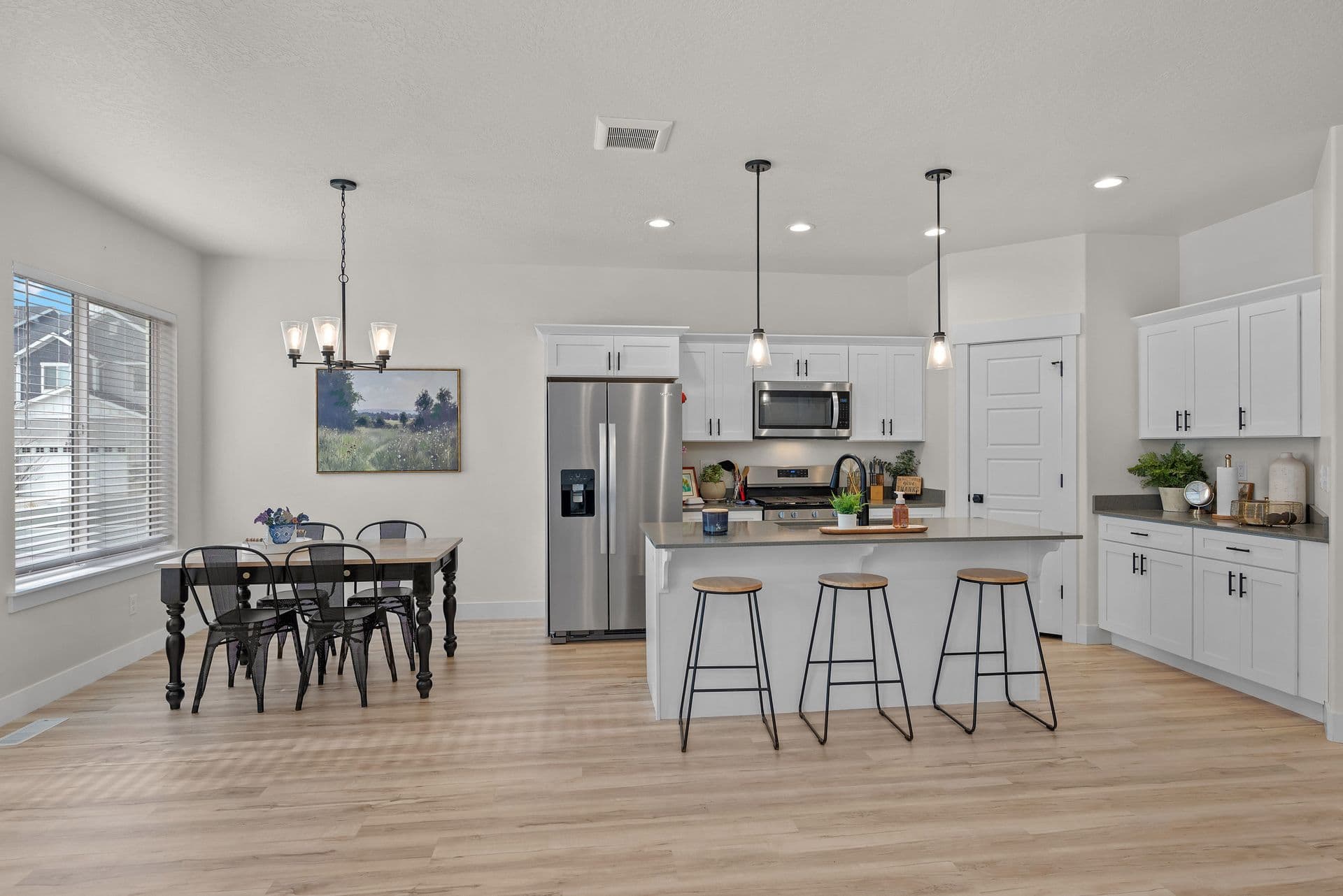 Private Bedroom in Lehi Townhome — Female Student Home — photo 16