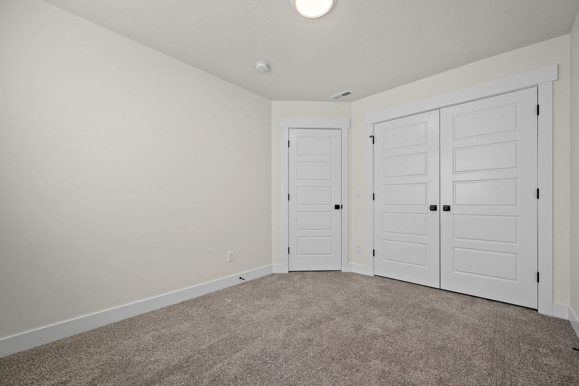 Private Bedroom in Lehi Townhome — Female Student Home — photo 24