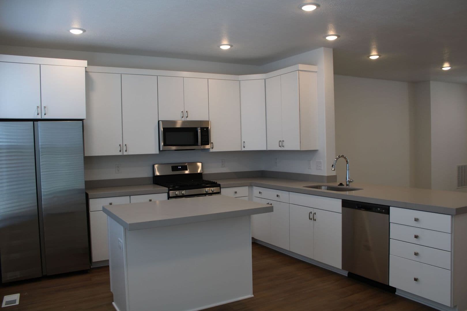 3 Bed / 2.5 Bath Townhome in Pleasant Grove — photo 4