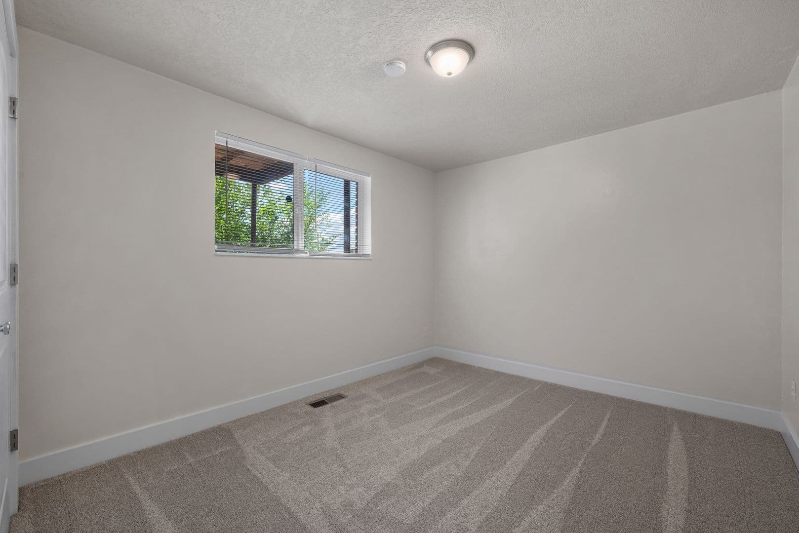 3 Bed / 1 Bath Home for Rent in Springville — photo 7