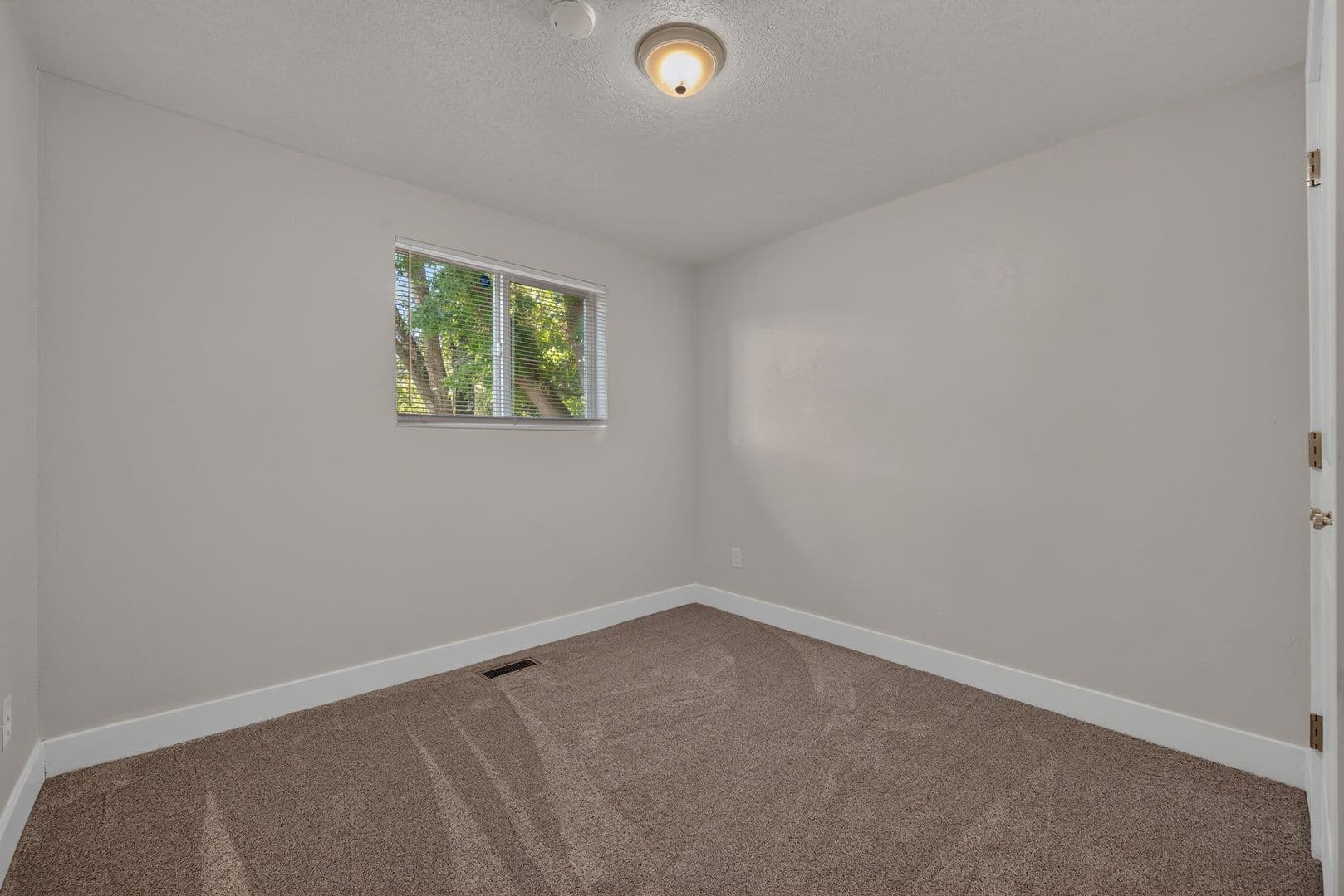 3 Bed / 1 Bath Home for Rent in Springville — photo 11