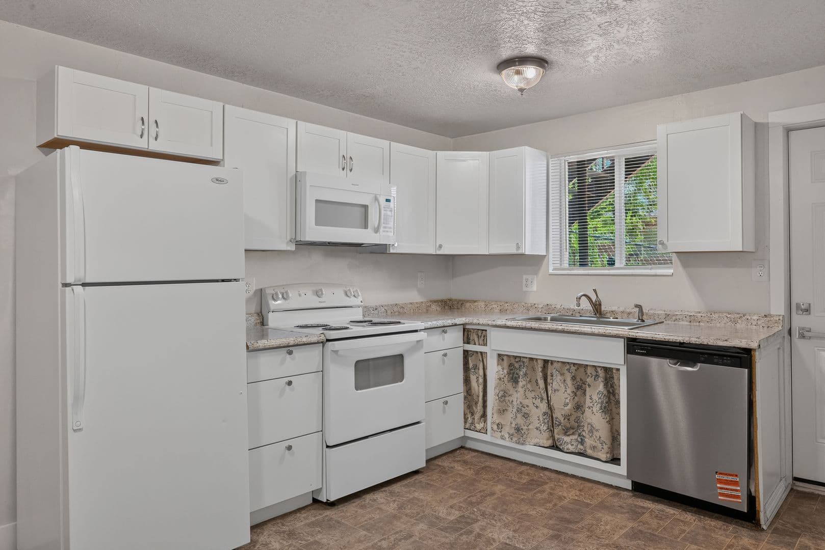 3 Bed / 1 Bath Home for Rent in Springville — photo 8