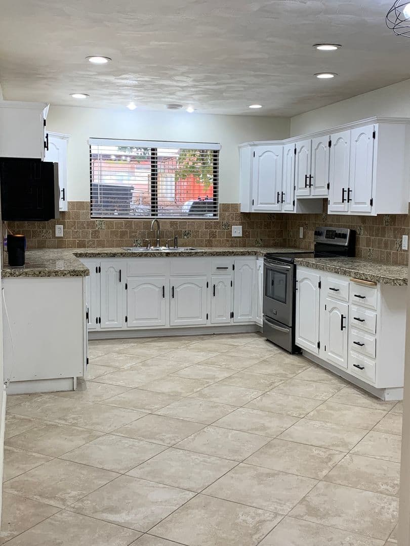 4 Bed / 3 Bath Main-Floor Unit in St. George — photo 1